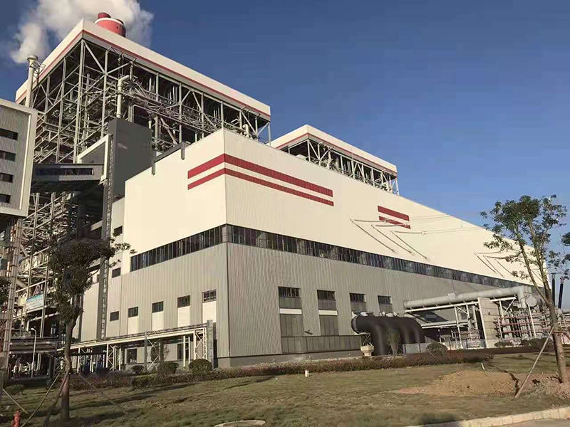 在進(jìn)行鋼結(jié)構(gòu)樓板預(yù)埋水電施工時(shí)，需要注意以下事項(xiàng)
